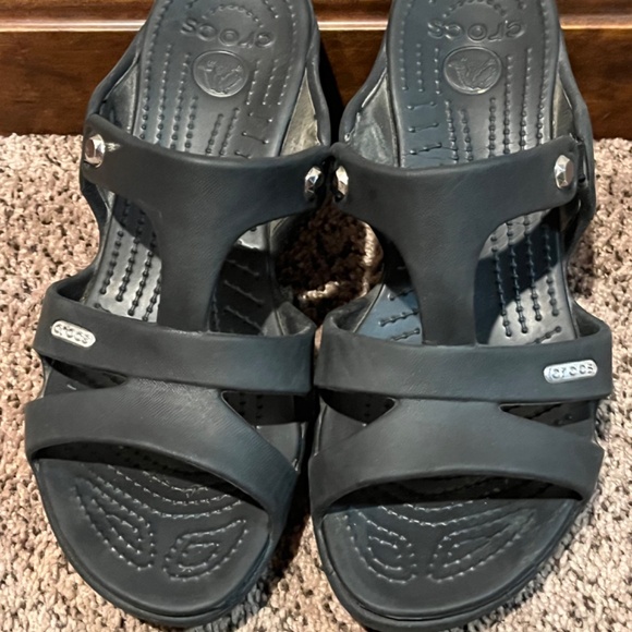 CROCS heels (Black & white) Size 9 - Picture 2 of 9